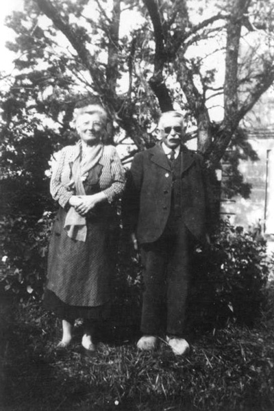 Marguerite et Jean-Marie Barraud pendant les vendanges 1940
